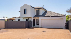 Hollow Beach House - Bunbury